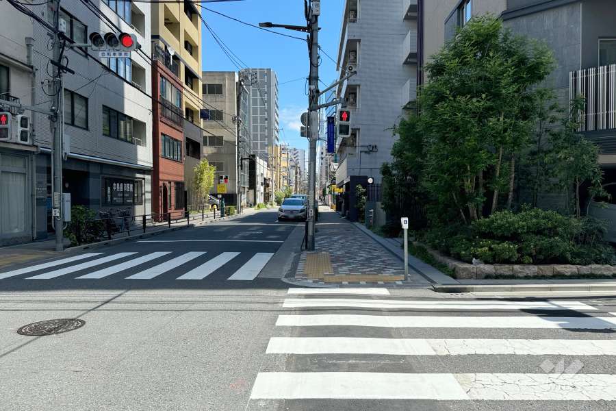 敷地北側の前面道路