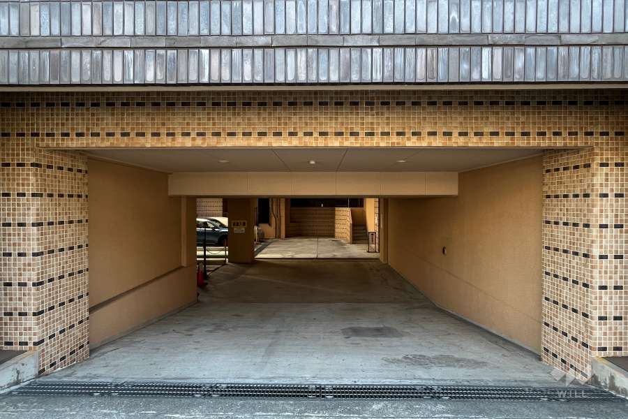 北側駐車場の出入り口