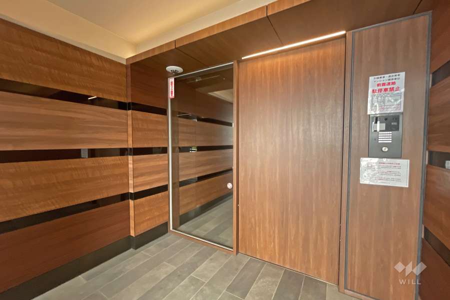 エントランスはオートロック付きです。