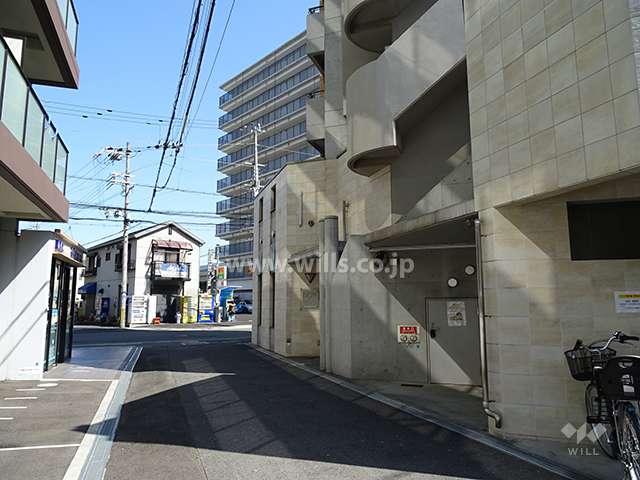 敷地北側の前面道路