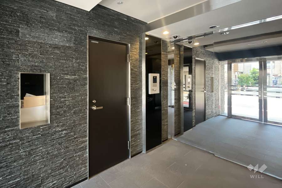 エントランスはオートロック付きです。