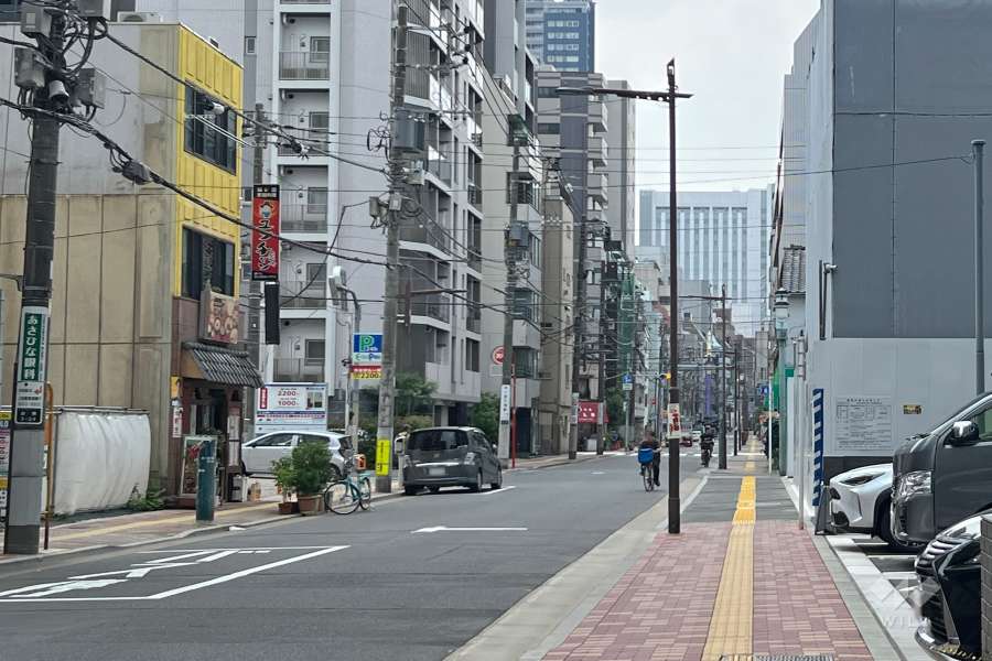 敷地西側の前面道路　