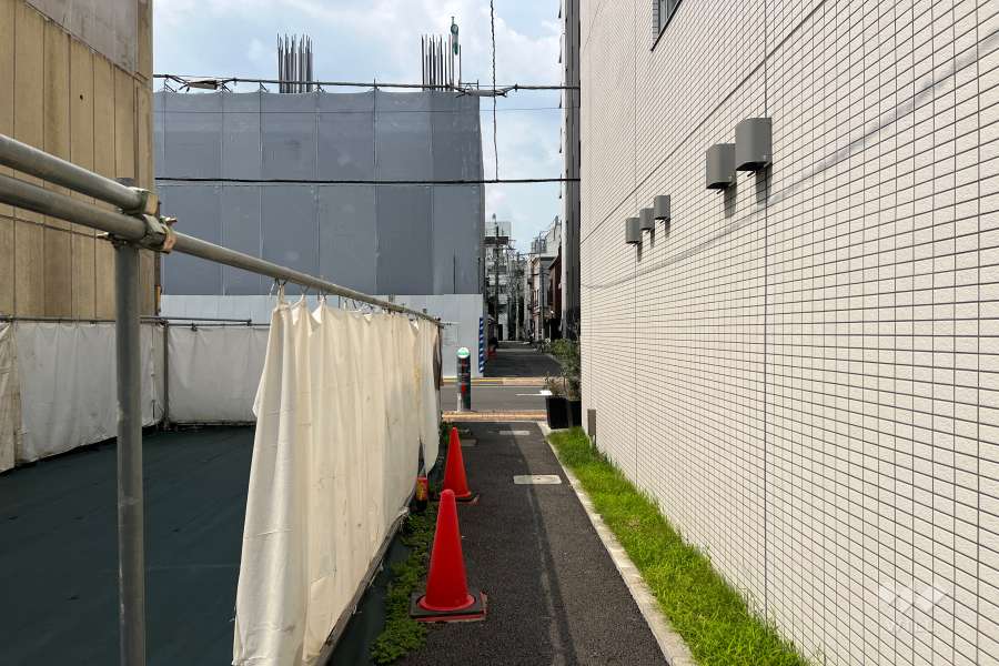 敷地南側の前面道路　