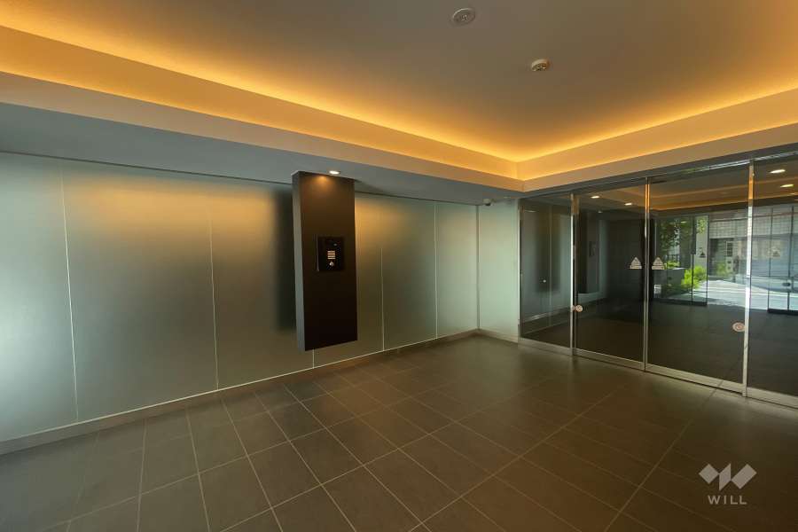 エントランスはオートロック付きです。