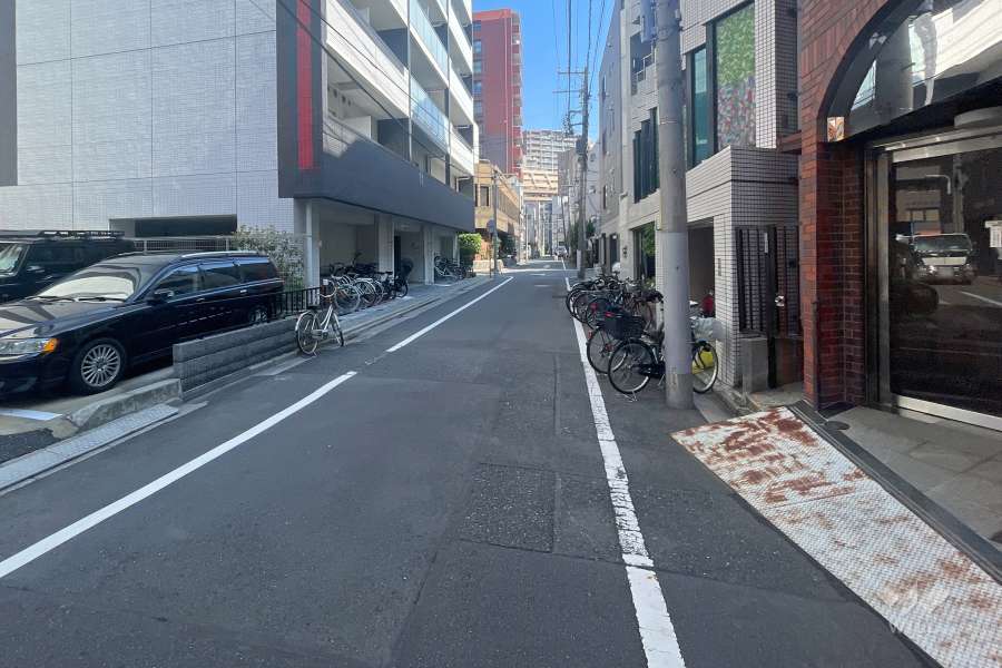 敷地南西側の前面道路