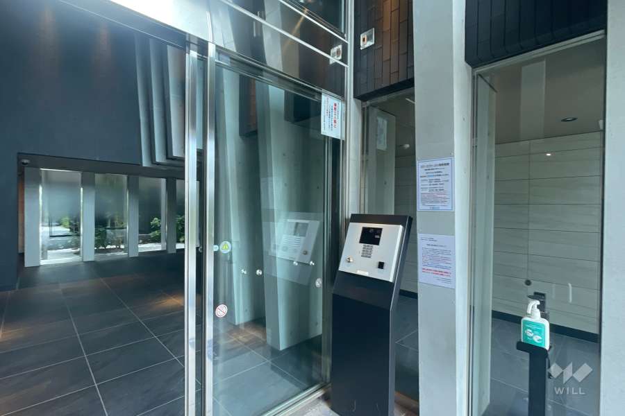 エントランスはオートロック付きです。