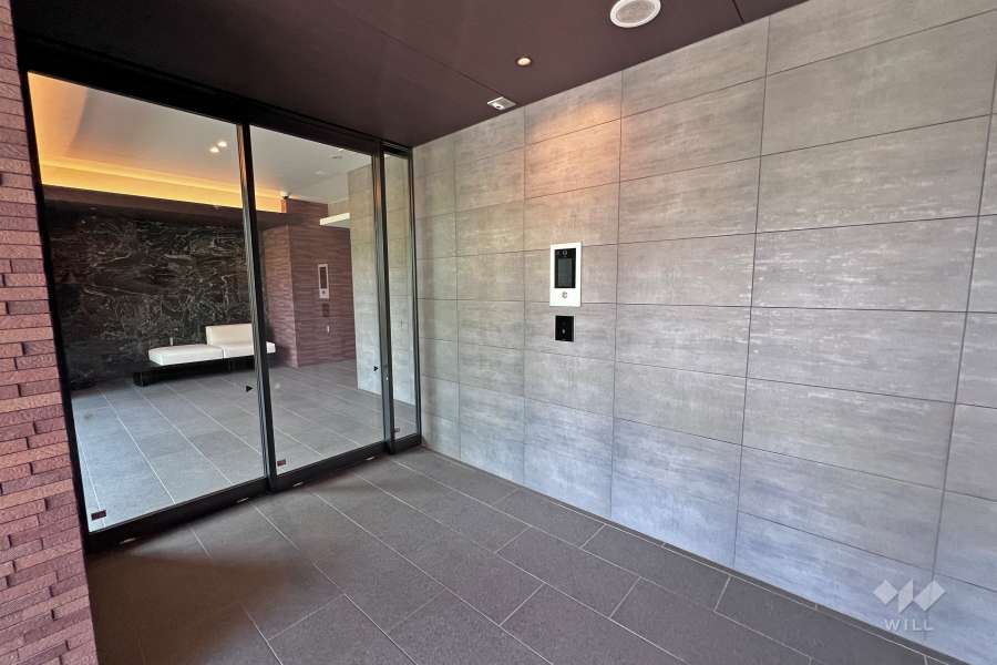 エントランスはオートロック付きです。