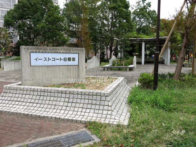 敷地入り口にある銘板
