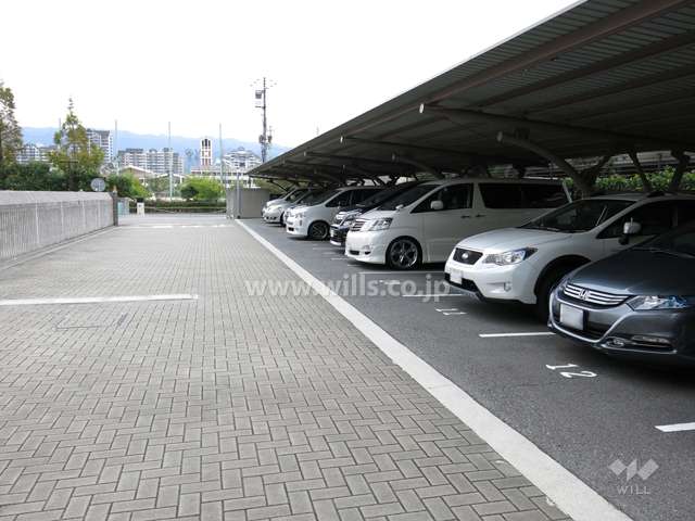 敷地内駐車場（屋外平面式　ルーフ付き）