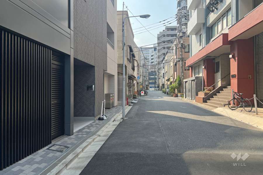 敷地の北側前面道路（東側から）