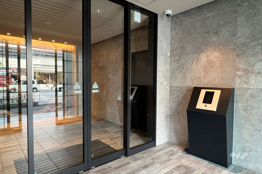 エントランスはオートロック付きです。