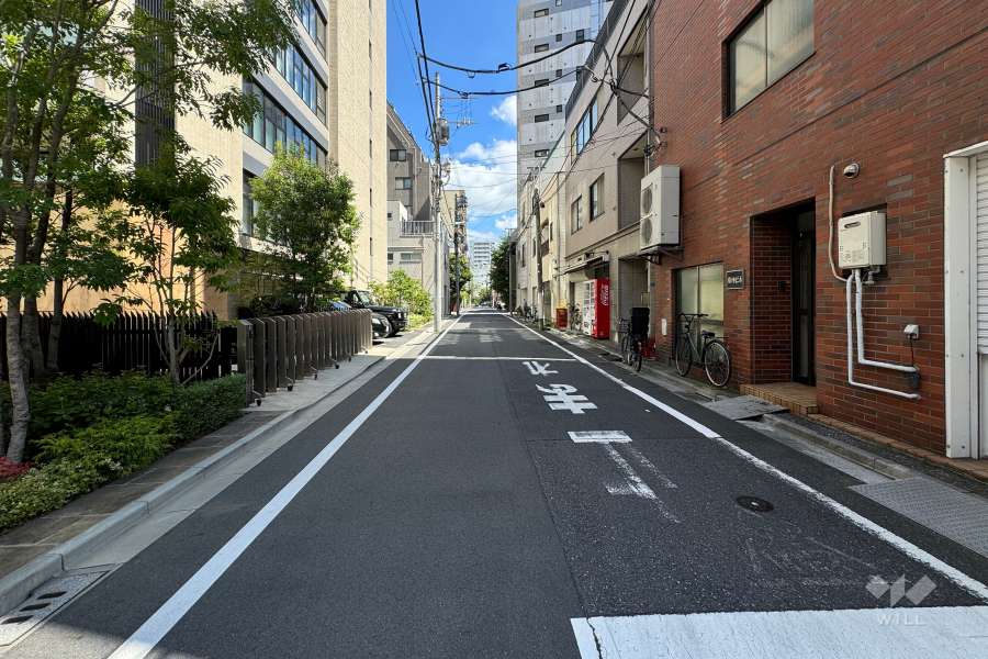 敷地南側の前面道路