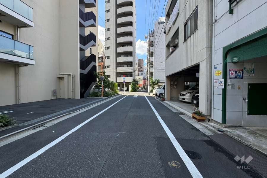 敷地北側の前面道路