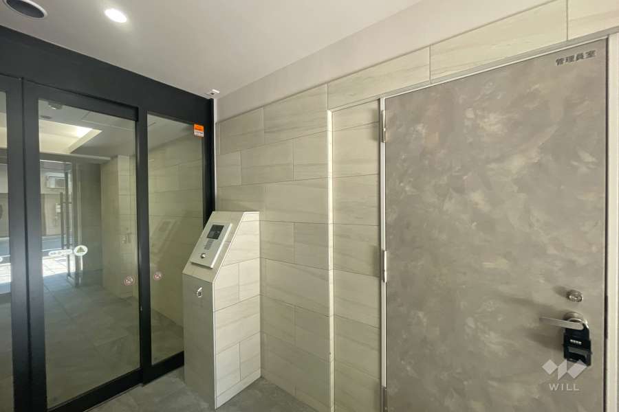 エントランスはオートロック付きです。