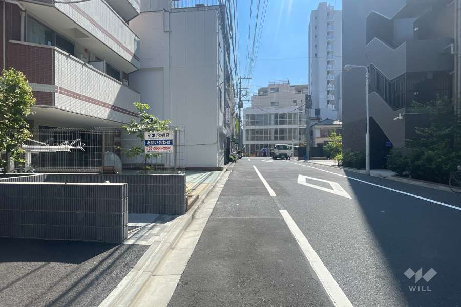敷地西側の前面道路　