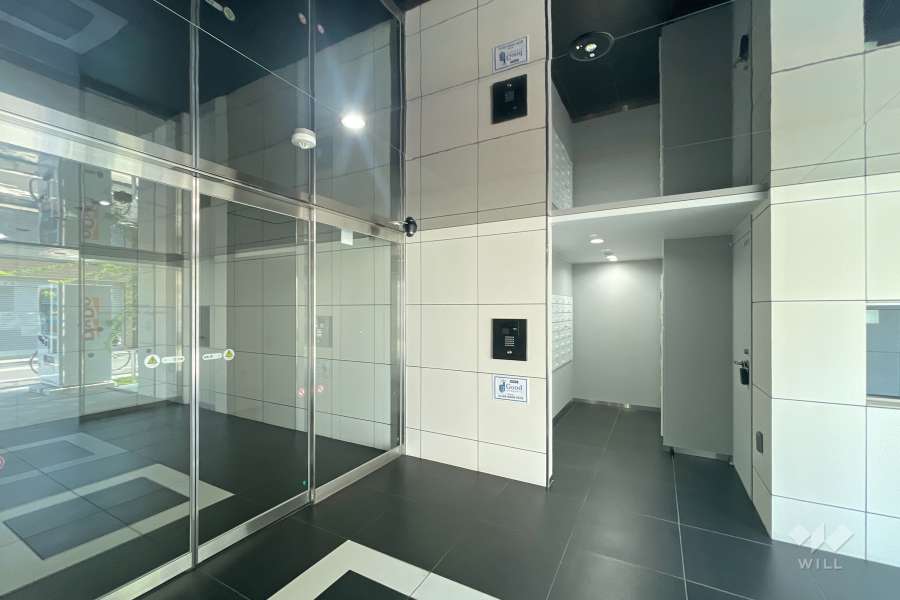 エントランスはオートロック付きです。