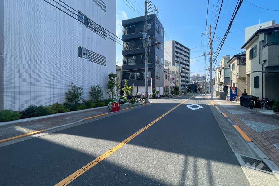 敷地北東側の前面道路