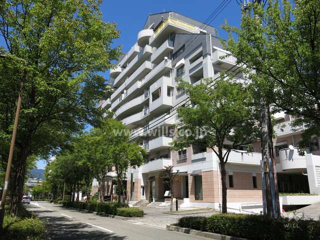 RICイーストコート5番街西棟の外観（南西側から）