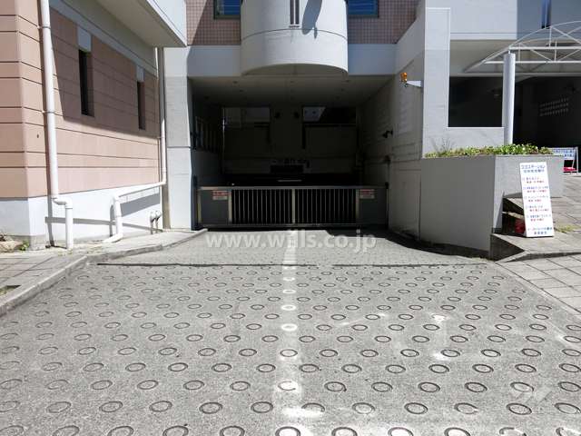 駐車場出入り口（ゲート付き）