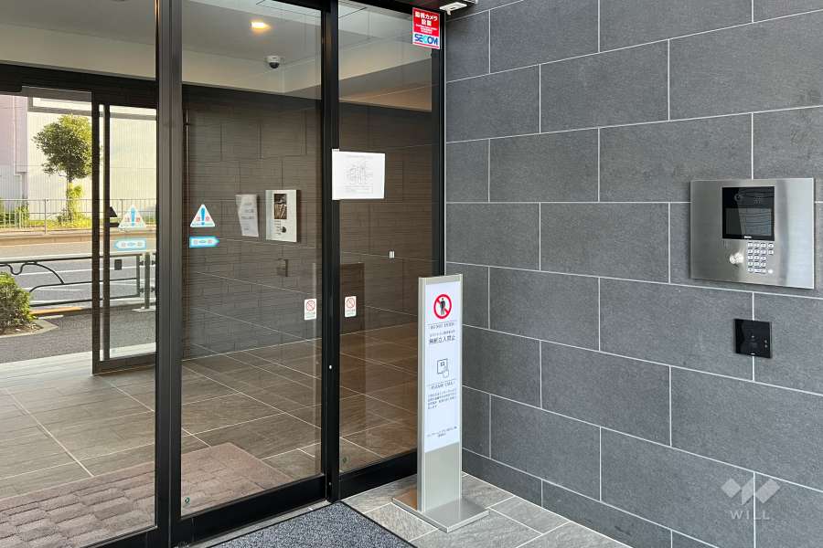 エントランスはオートロック付きです。