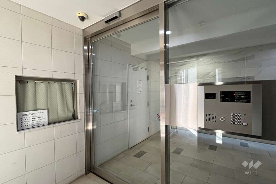 エントランスはオートロック付きです。