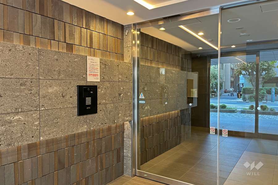 エントランスはオートロック付きです。