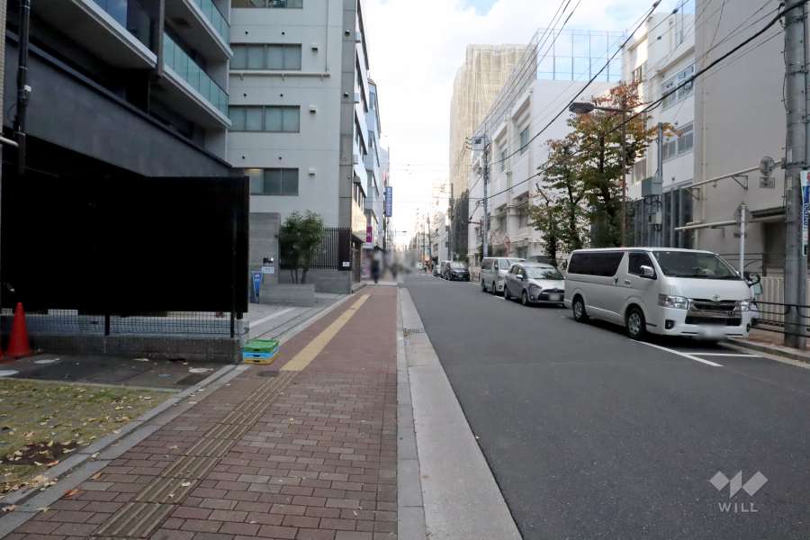 敷地東側の前面道路
