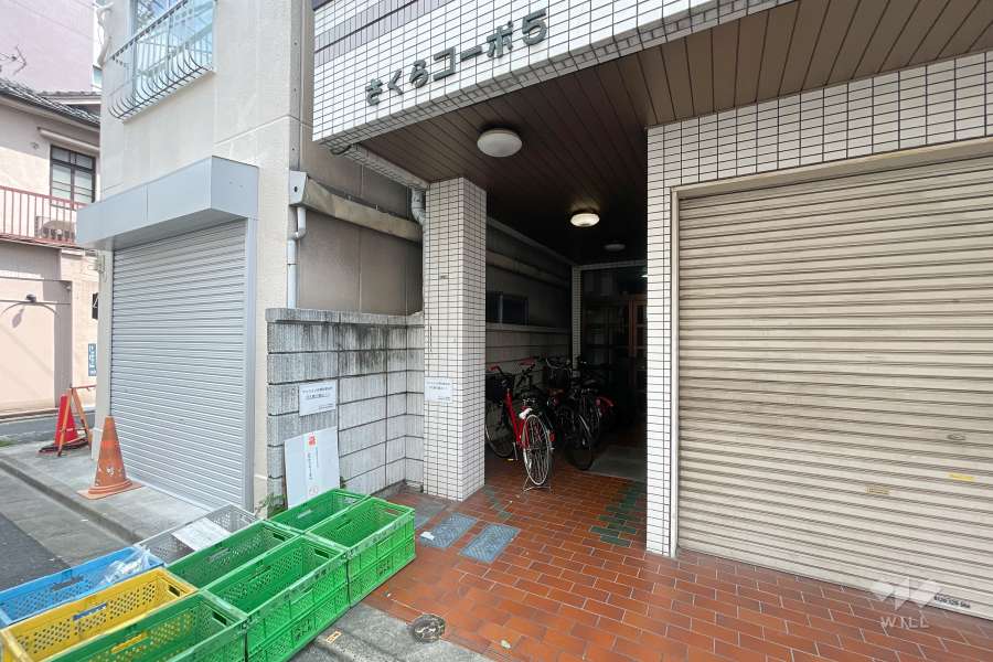 敷地入り口　