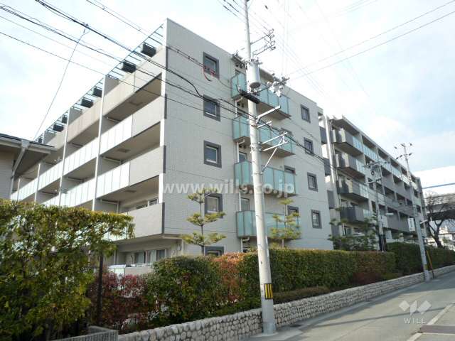 グランベース芦屋川ロジュマンの外観（南東側から）