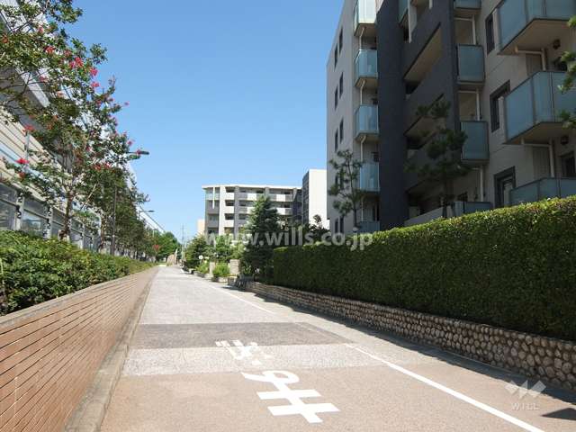マンションの北側には国道43号線、阪神高速3号神戸線が通っています。