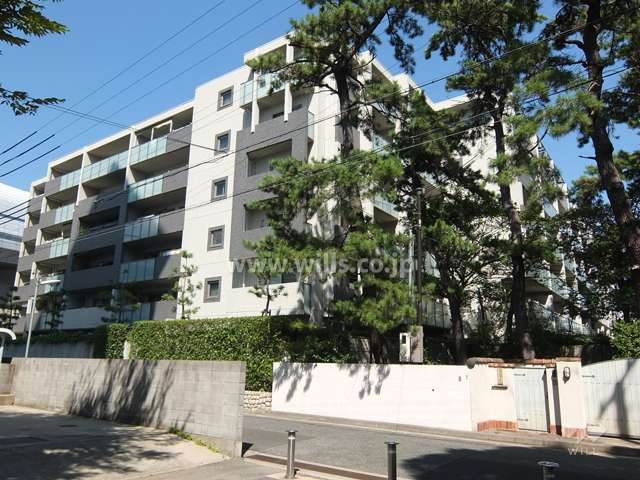 グランベース芦屋川ロジュマンの外観（南西側から）