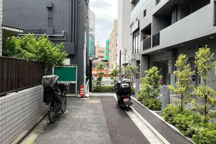 敷地東側の前面道路
