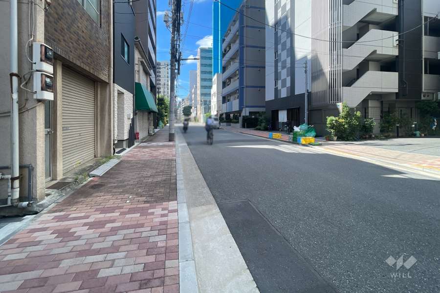 敷地西側の前面道路　