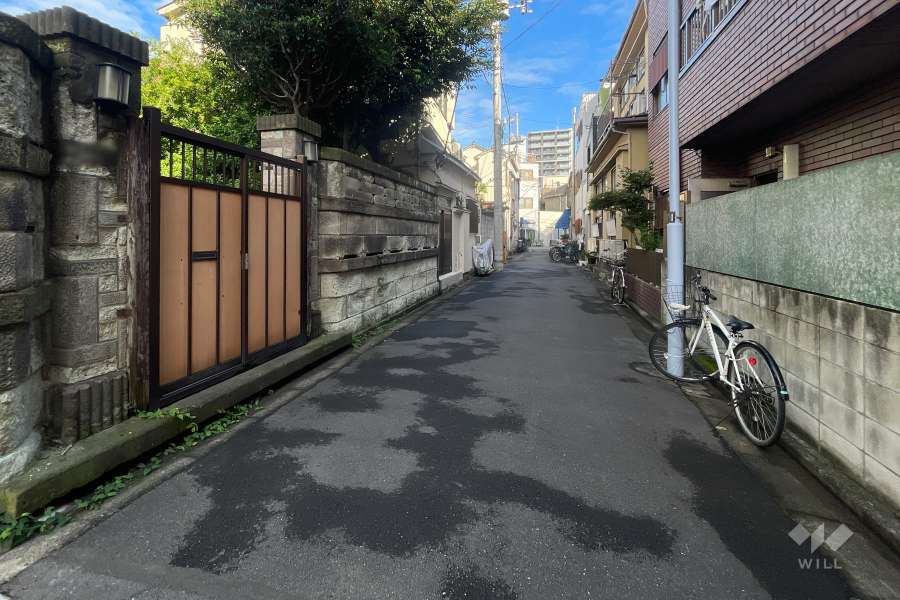 敷地北東側の前面道路
