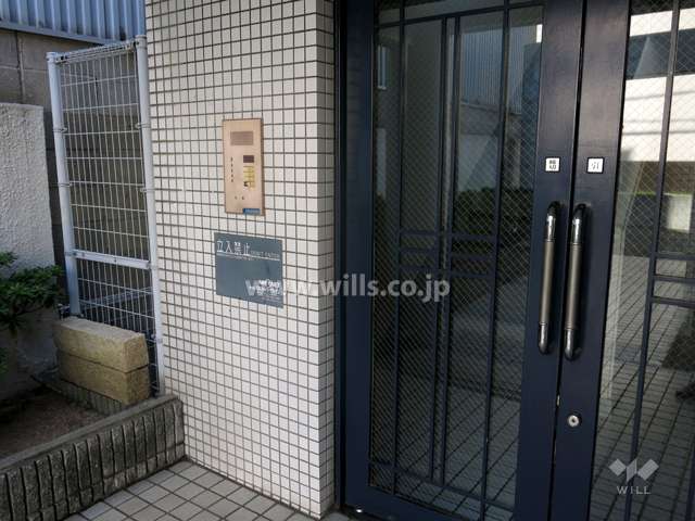 エントランスはオートロック付きです。