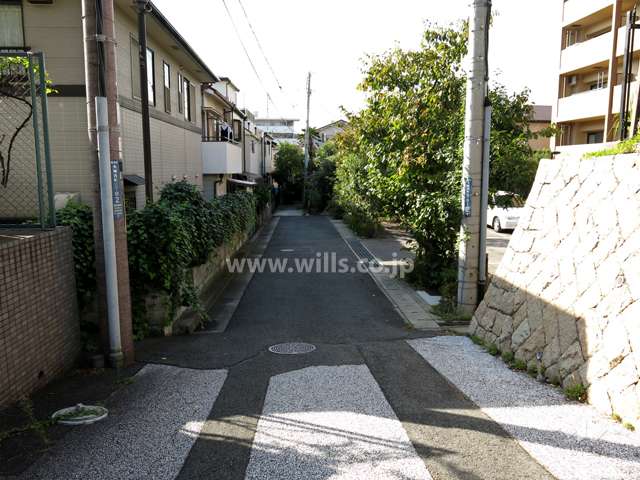 敷地南側の前面道路