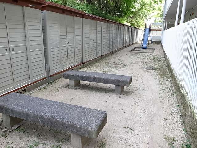 敷地内の小さな公園
