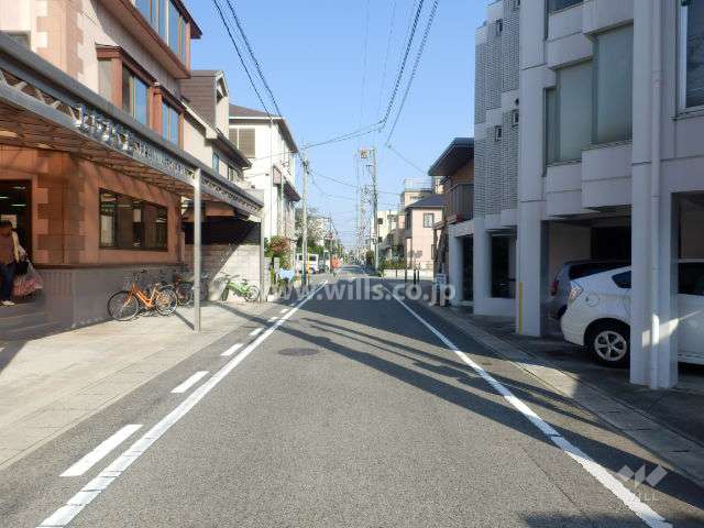 敷地北側の前面道路