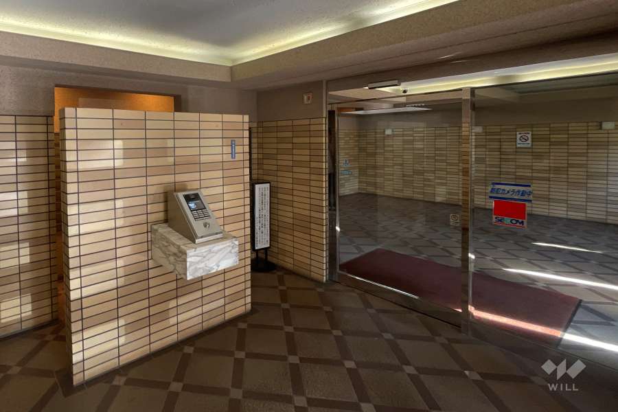 エントランスはオートロック付きです。