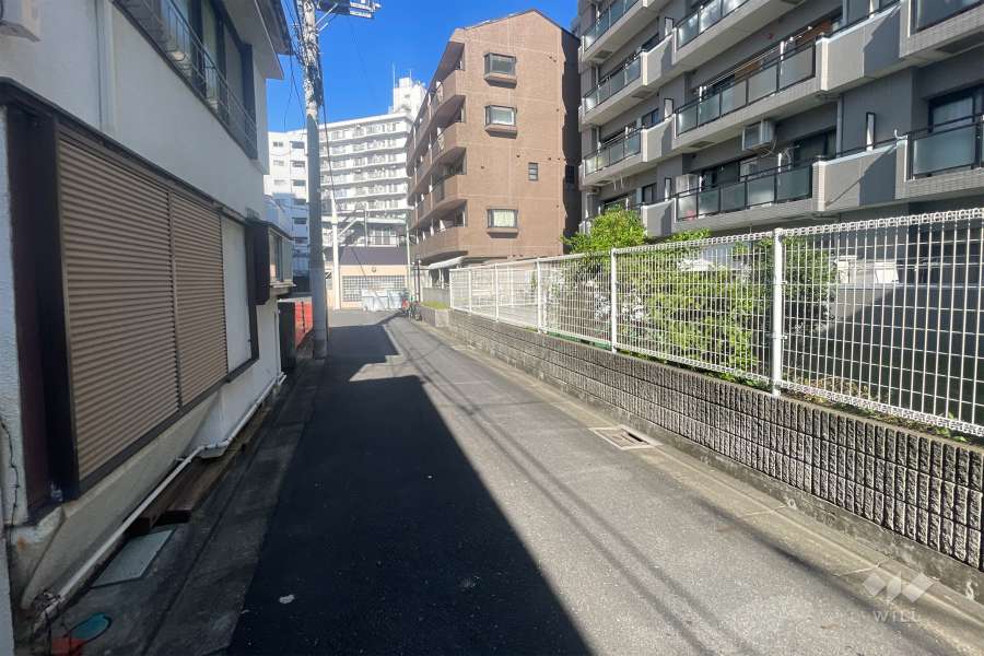 敷地南側の前面道路