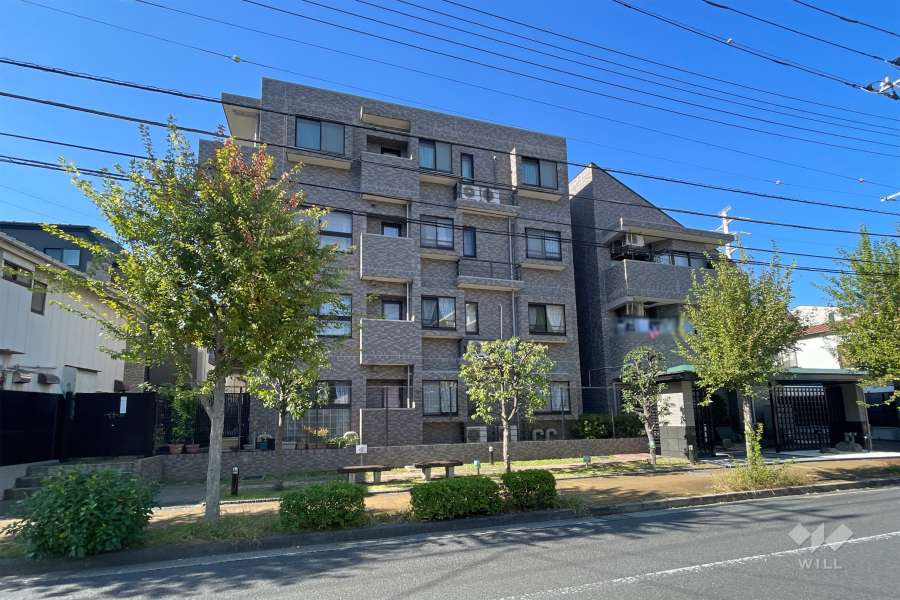 ライオンズマンション葛飾鎌倉の外観（南東側から）