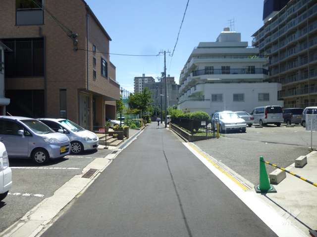 敷地東側の前面道路