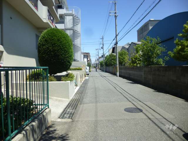 敷地南側の前面道路