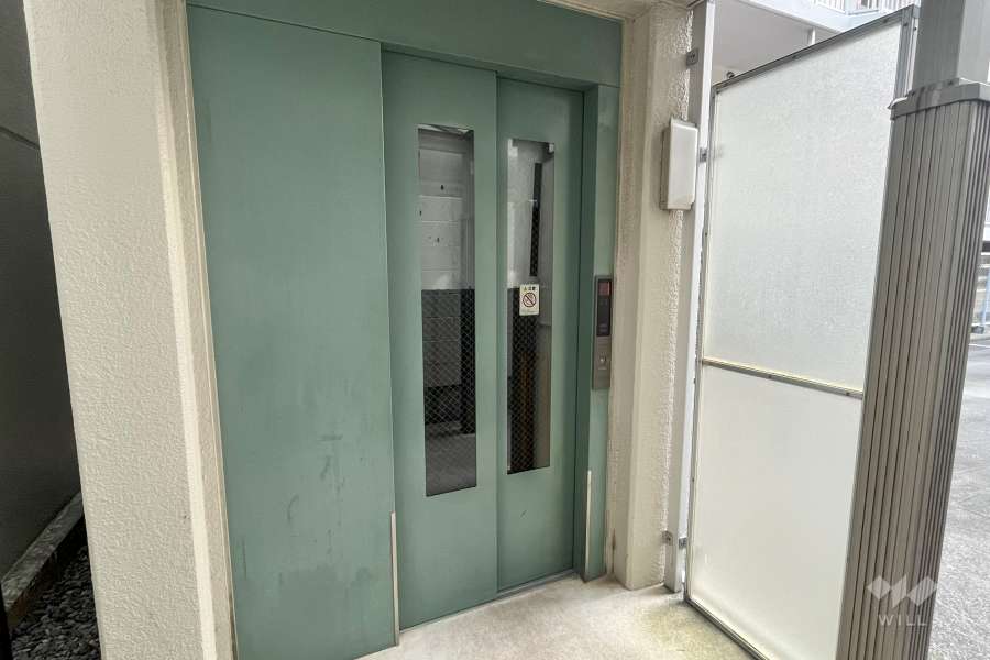 エレベーター（東側）