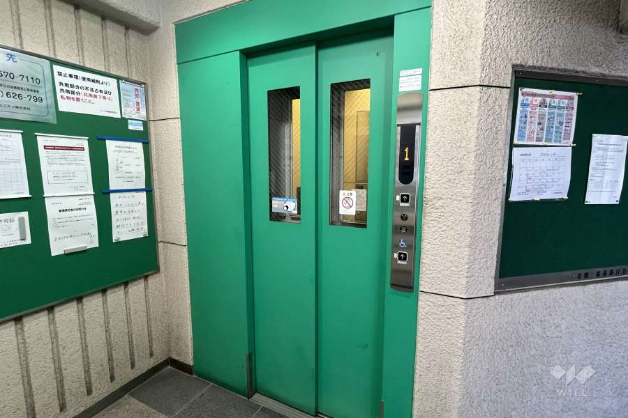 エレベーター（西側）