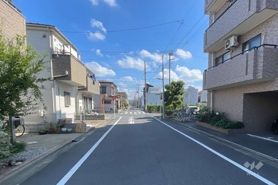 敷地北側の前面道路