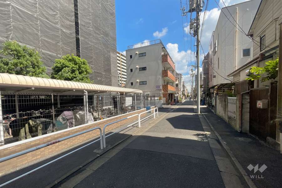敷地南東側の前面道路