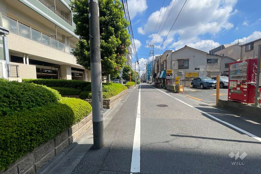敷地南東側の前面道路