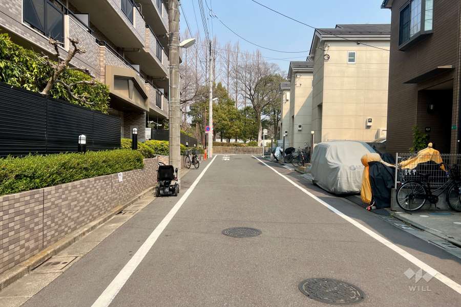 敷地南東側の前面道路