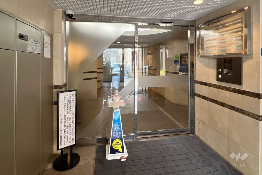 エントランスはオートロック付きです。